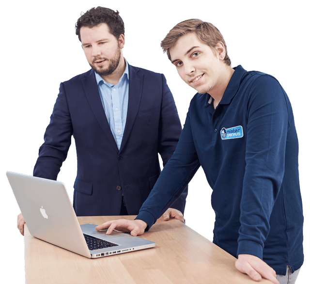 Technicien Mister Genius offrant un support informatique à un client professionnel avec un ordinateur portable, Bruxelles